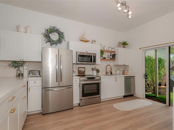 1966 SE 23rd Ter, Homestead FL 33035