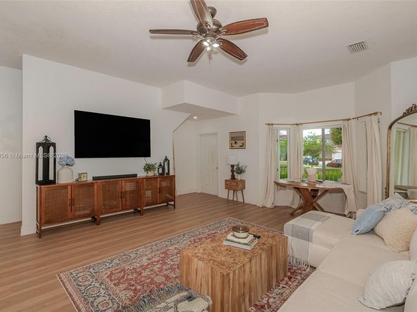 1966 SE 23rd Ter, Homestead FL 33035