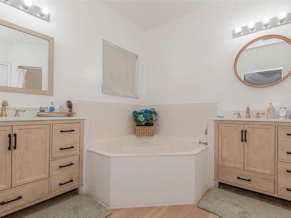 1966 SE 23rd Ter, Homestead FL 33035