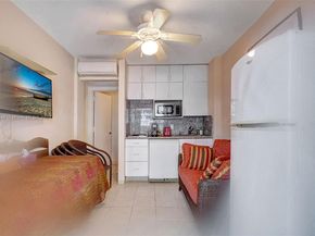 9801 NW Collins Ave PH8, Bal Harbour FL 33154
