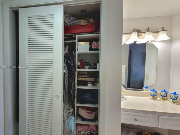 4001 Hillcrest Dr 705, Hollywood FL 33021