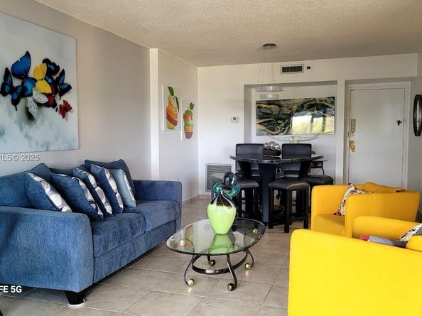 4001 Hillcrest Dr 705, Hollywood FL 33021