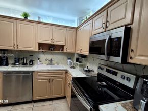 4001 Hillcrest Dr 705, Hollywood FL 33021