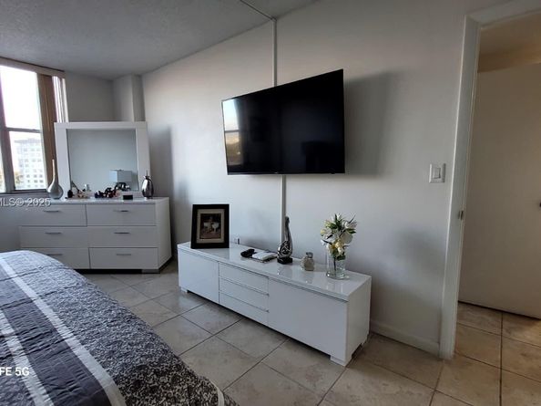 4001 Hillcrest Dr 705, Hollywood FL 33021