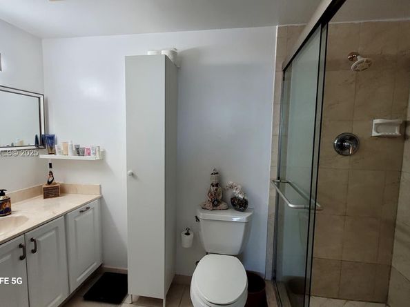 4001 Hillcrest Dr 705, Hollywood FL 33021