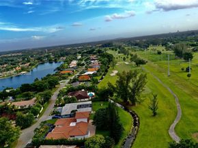 19740 W Saint Andrews Dr, Hialeah FL 33015