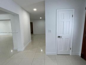 19740 W Saint Andrews Dr, Hialeah FL 33015