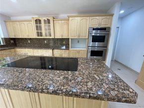 19740 W Saint Andrews Dr, Hialeah FL 33015