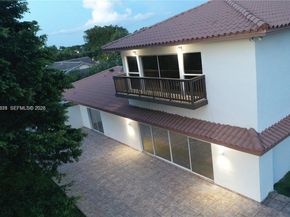19740 W Saint Andrews Dr, Hialeah FL 33015