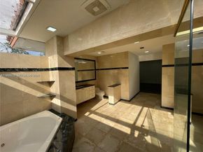 19740 W Saint Andrews Dr, Hialeah FL 33015