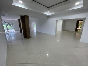 19740 W Saint Andrews Dr, Hialeah FL 33015