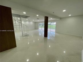 19740 W Saint Andrews Dr, Hialeah FL 33015