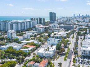 2463 Pine Tree Dr PH, Miami Beach FL 33140