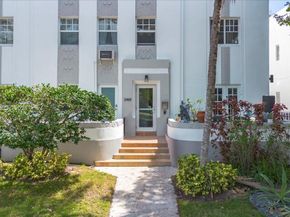 2463 Pine Tree Dr PH, Miami Beach FL 33140