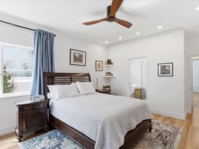 2463 Pine Tree Dr PH, Miami Beach FL 33140