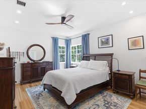 2463 Pine Tree Dr PH, Miami Beach FL 33140