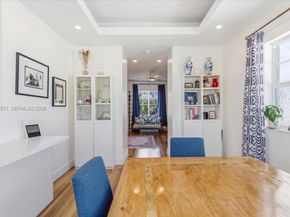 2463 Pine Tree Dr PH, Miami Beach FL 33140