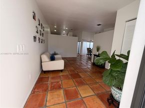 6641 NW 174th Ter, Hialeah FL 33015