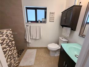 6641 NW 174th Ter, Hialeah FL 33015