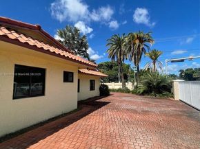 5550 SW 87th Ave, Miami FL 33165
