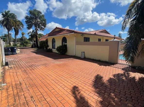 5550 SW 87th Ave, Miami FL 33165