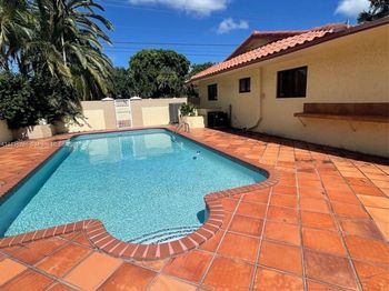 5550 SW 87th Ave