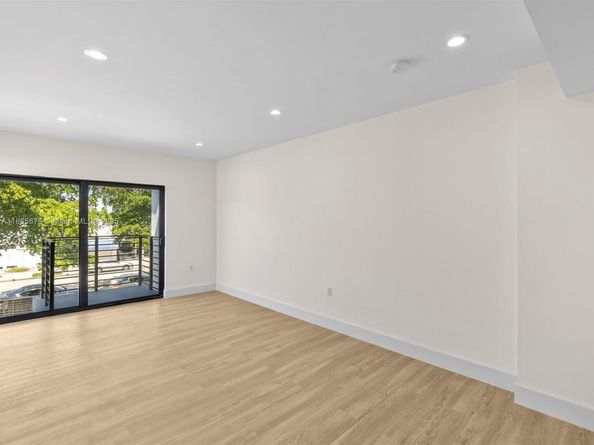 1134 71st St, Miami Beach FL 33141