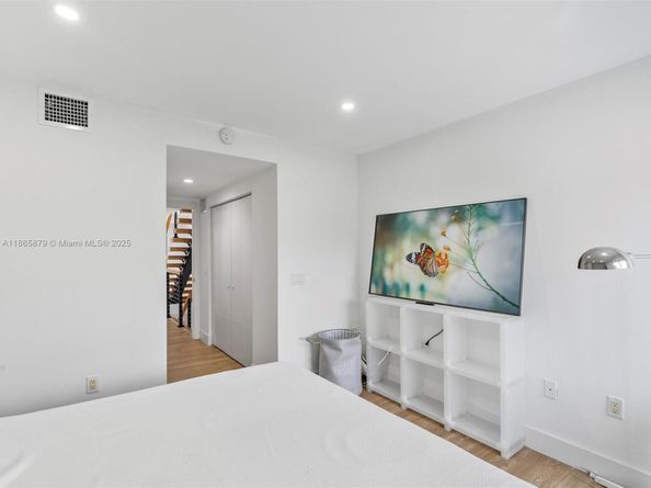 1134 71st St, Miami Beach FL 33141