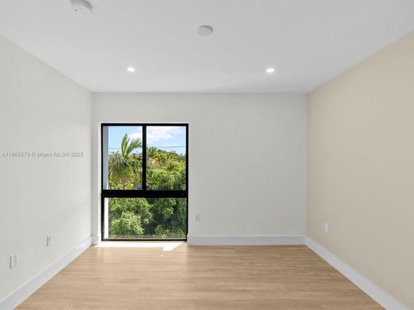 1134 71st St, Miami Beach FL 33141