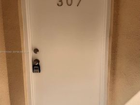 8050 NW 8th St 1307, Miami FL 33126