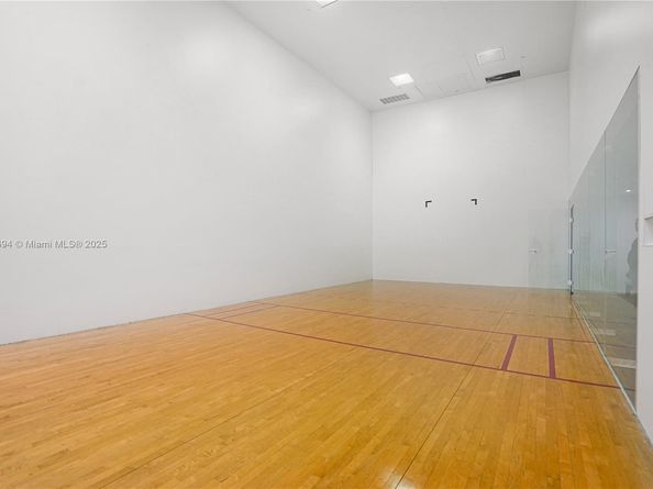 1155 Brickell Bay Dr 704, Miami FL 33131