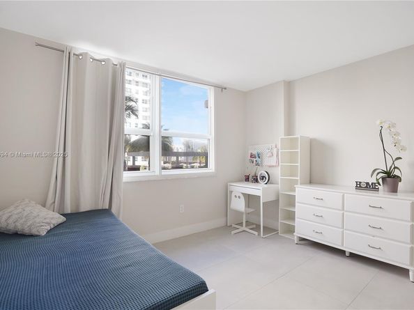 1155 Brickell Bay Dr 704, Miami FL 33131