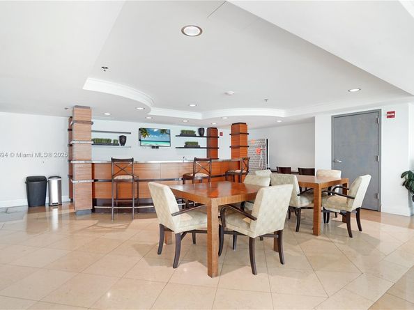 1155 Brickell Bay Dr 704, Miami FL 33131