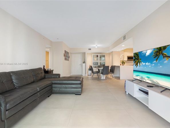 1155 Brickell Bay Dr 704, Miami FL 33131