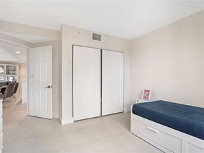 1155 Brickell Bay Dr 704, Miami FL 33131