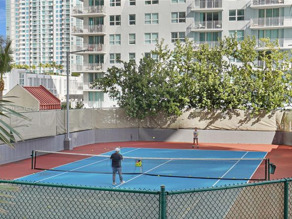 1155 Brickell Bay Dr 704, Miami FL 33131