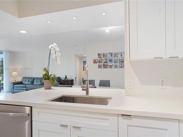 1155 Brickell Bay Dr 704, Miami FL 33131