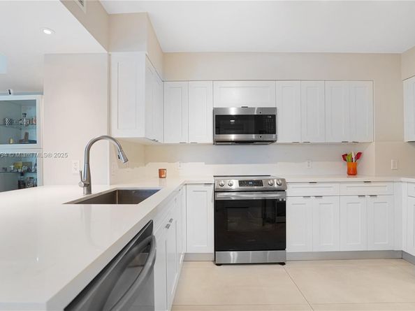 1155 Brickell Bay Dr 704, Miami FL 33131