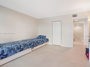 1155 Brickell Bay Dr 704, Miami FL 33131