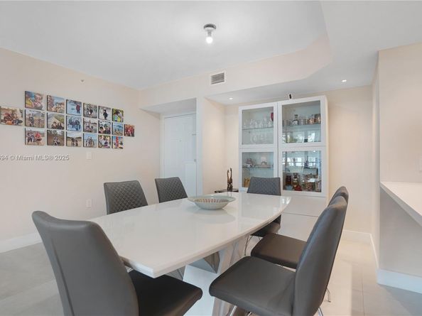 1155 Brickell Bay Dr 704, Miami FL 33131