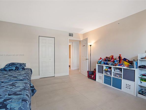 1155 Brickell Bay Dr 704, Miami FL 33131