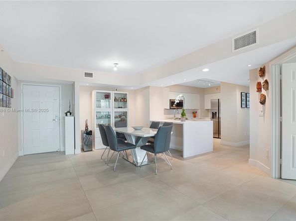 1155 Brickell Bay Dr 704, Miami FL 33131