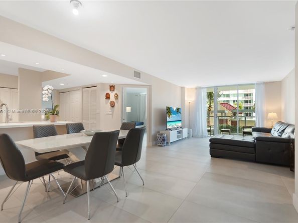 1155 Brickell Bay Dr 704, Miami FL 33131