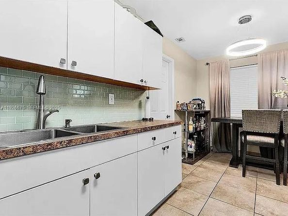 121 NW 7th Ave, Dania Beach FL 33004