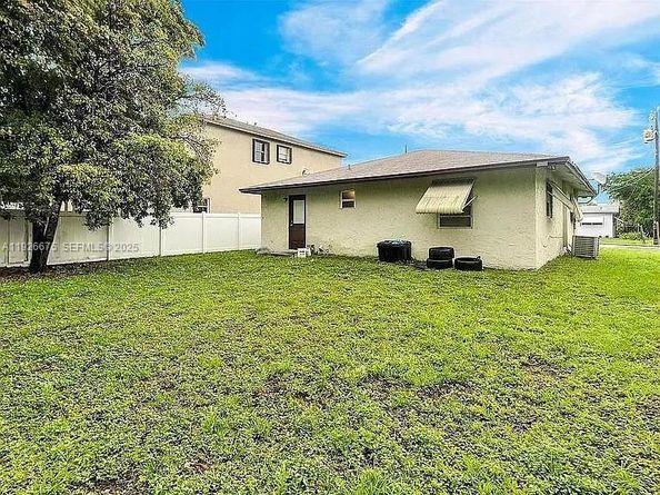 121 NW 7th Ave, Dania Beach FL 33004