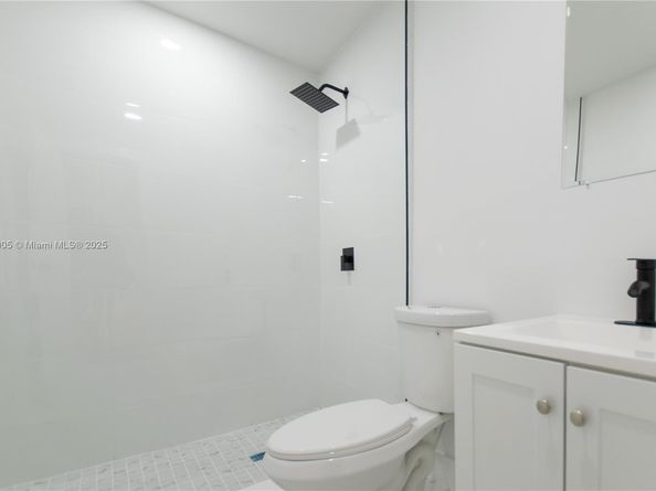 769 NW 118th St, Miami FL 33168