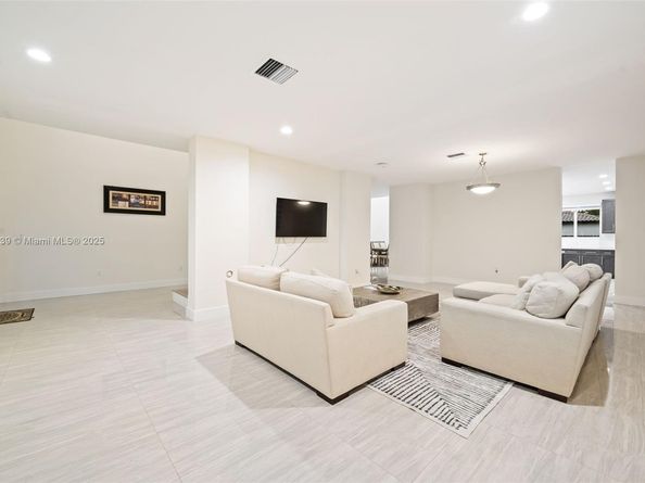 457 Lafayette Dr, Miami Springs FL 33166