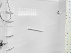 18370 Mediterranean Blvd 125, Hialeah FL 33015