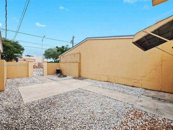 7445 W 16th Ave, Hialeah FL 33014