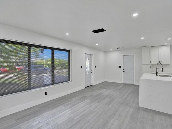 1628 NE 7th Ave, Fort Lauderdale FL 33305